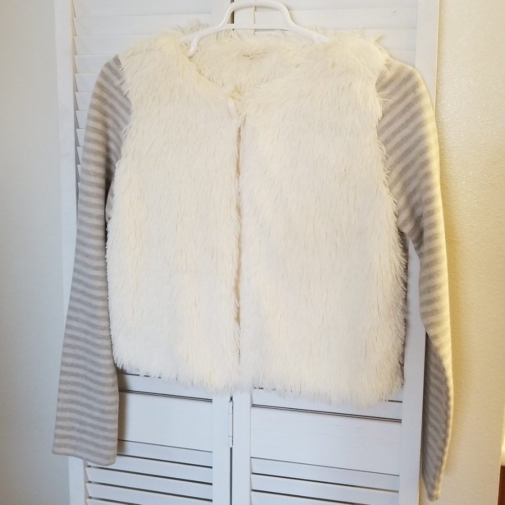 Hem & Thread View 4